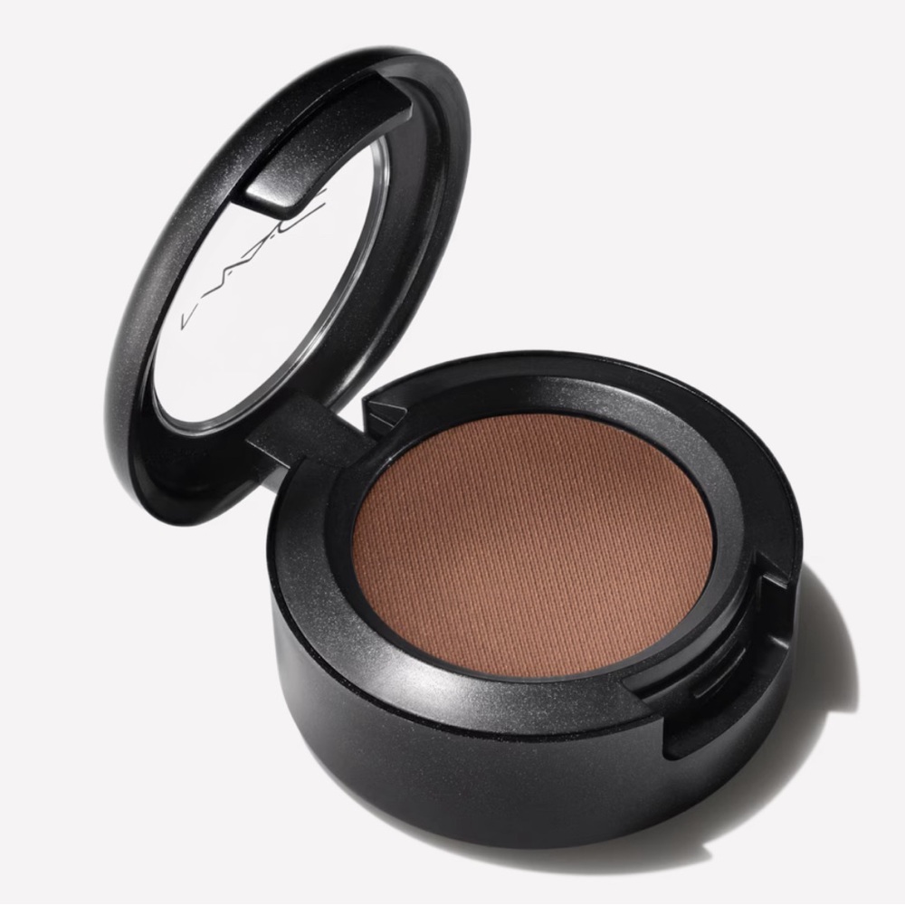 MAC Eyeshadow in Espresso – 0.05 oz / 1.5 g – Deep Brown Shade for Defined Eyes.